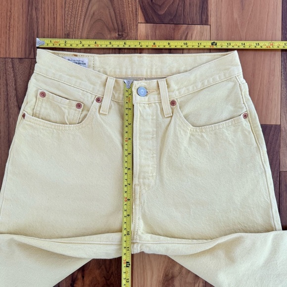 🌼 Levi’s 501 Cropped Jean in Botanical Yellow size 26 - Picture 13 of 16